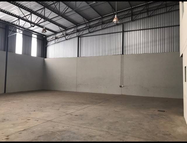 350M² WAREHOUSE TO LET IN CLEVELAND